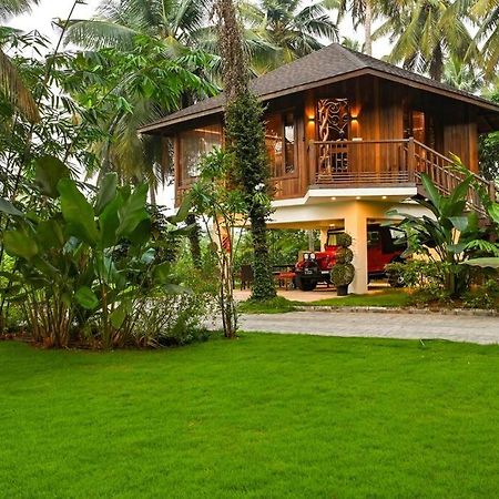 Villa Woods & Palms Pollāchi Exterior foto